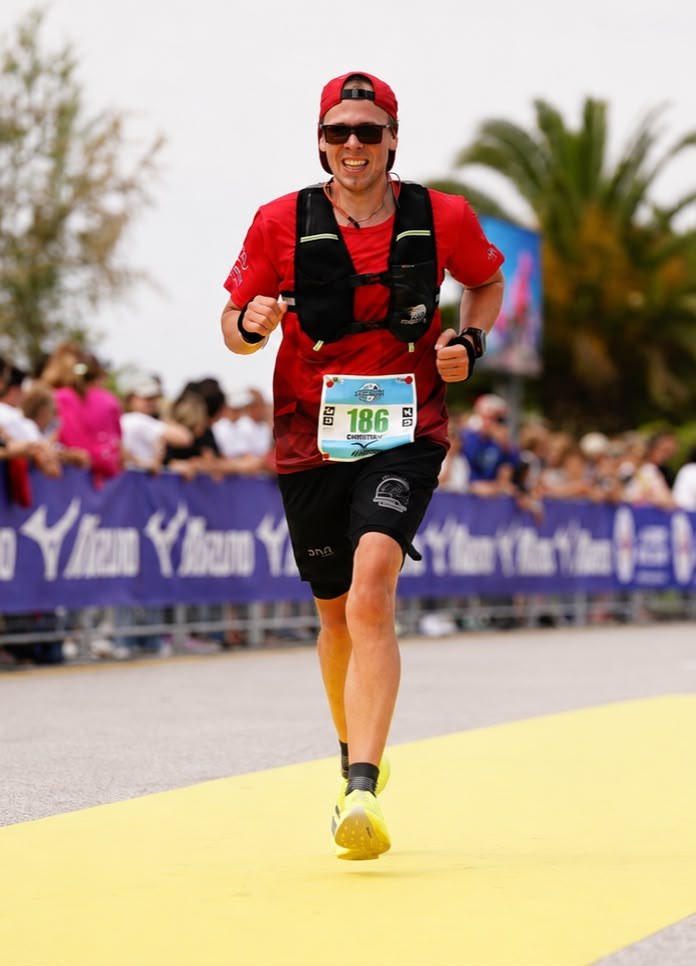 Christian Gerstlohner beim Zieleinlauf eines Laufbewerbs